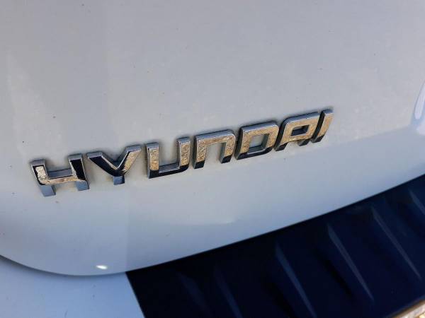 2009 Hyundai Santa Fe GLS AWD 4dr SUV - cars & trucks - by dealer -... for sale in Logan, OH – photo 10