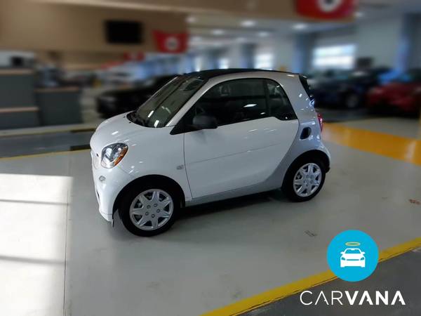 2017 smart fortwo Proxy Hatchback Coupe 2D coupe Silver - FINANCE -... for sale in Atlanta, GA – photo 4