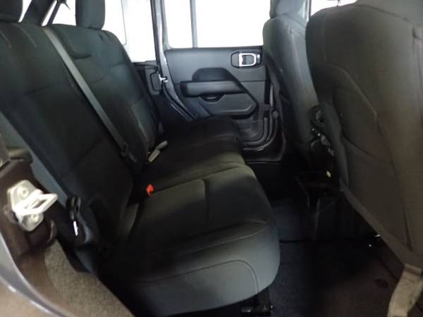 2019 Jeep Wrangler Unlimited 4x4 Sahara 4dr SUV, Gray for sale in Gretna, NE – photo 12