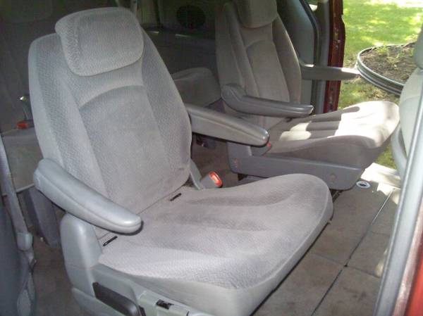 2007 CHRYSLER TOWN & COUNTRY LX for sale in Walkerton, IN – photo 10