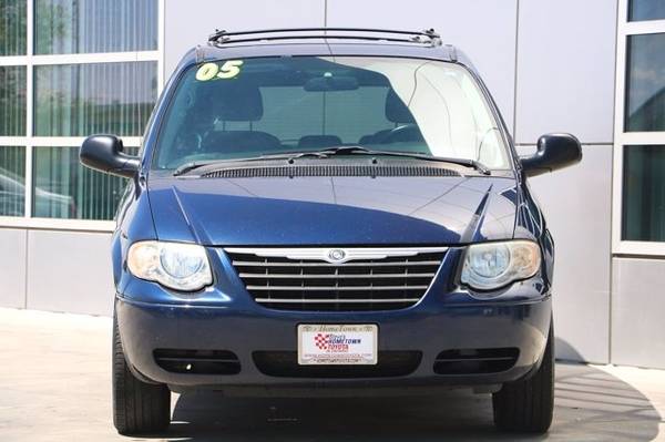 2005 Chrysler Town Country Touring - - by dealer for sale in Ontario, ID – photo 3