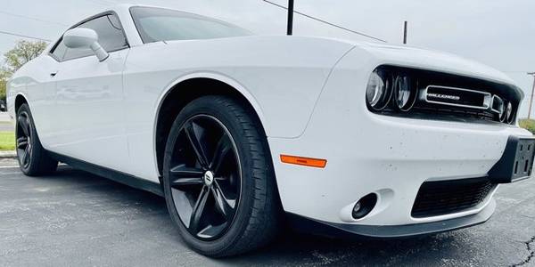 BLUETOOTH! 20 INCH BLACK RIMS! 2018 Dodge CHALLENGER R/T Coupe for sale in Clinton, AR – photo 8