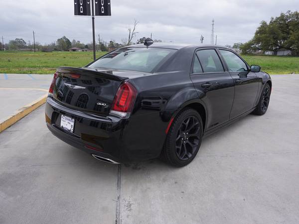 2020 Chrysler 300 300S RWD - - by dealer - vehicle for sale in Plaquemine, LA – photo 8