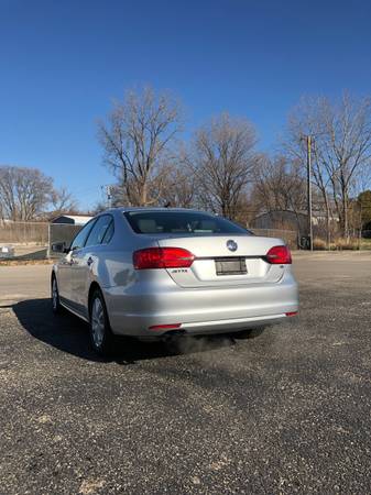 2014 Volkswagen Jetta SE - cars & trucks - by owner - vehicle... for sale in Cottage Grove, WI – photo 4