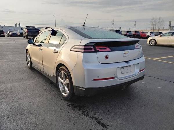 2014 Chevrolet Volt hatchback Base - Chevrolet Silver Ice Metallic for sale in Green Bay, WI – photo 3