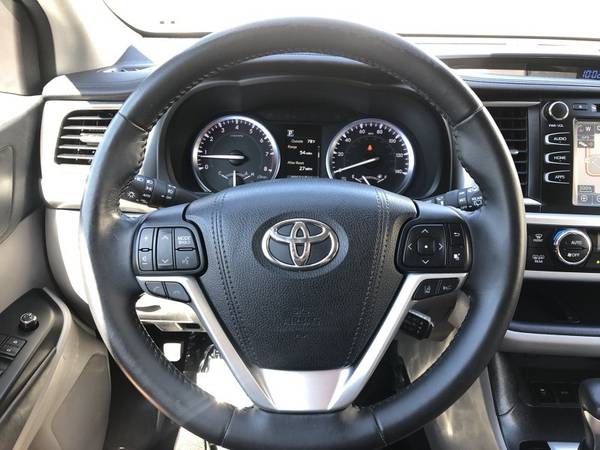 2017 Toyota Highlander XLE ONLY 63K MILES 1-OWNER CLEAN CARFAX for sale in Sarasota, FL – photo 7