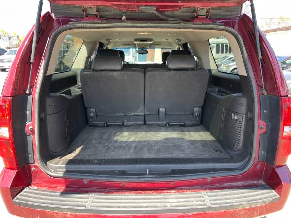 2010 Chevrolet Suburban LT 4x4/3rd Row/Leather/DVD! for sale in Grand Forks, ND – photo 11