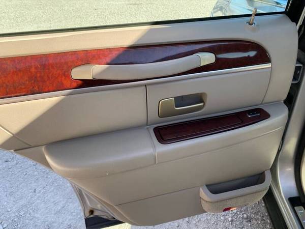 2004 LINCOLN TOWN CAR ***69,000 MILES***NO ACCIDENT LUXURY SEDAN... for sale in VALLLEY FALLS, KS – photo 17