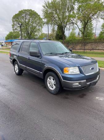 2004 Ford Expedition XLT 4X4 - - by dealer - vehicle for sale in Beloit, WI – photo 2