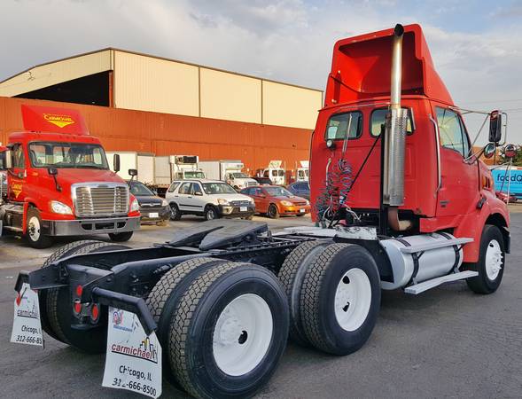2005 Tandem Day Cab Tractor 435H.P. - One Owner - ALL Records - DayCab for sale in Chicago, IL – photo 8