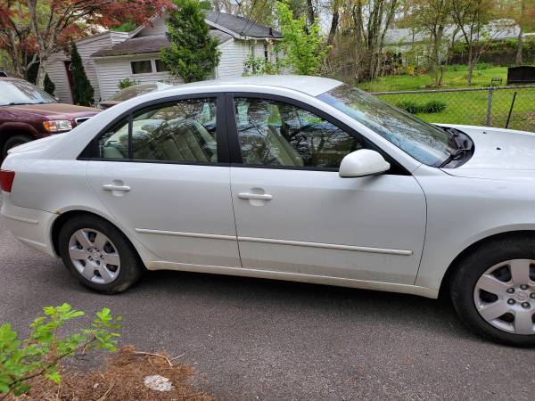 2009 Hyundai Sonata - - by dealer - vehicle automotive for sale in Browns Mills, PA – photo 4