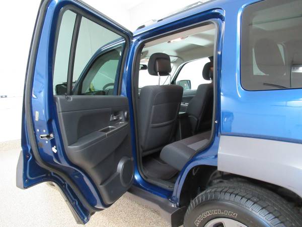 2008 Jeep Liberty Renegade 4x4 - cars & trucks - by dealer - vehicle... for sale in Hudsonville, MI – photo 11