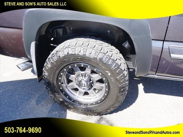 2005 Chevrolet Suburban 2500 LS 4WD 4dr SUV - - by for sale in Happy Valley, WA – photo 8