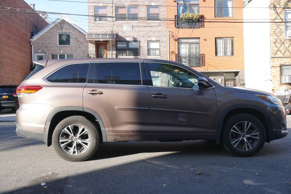 2018 Toyota Highlander 4wd Le Plus Low MIleage! - cars & trucks - by... for sale in Brooklyn, NY – photo 4