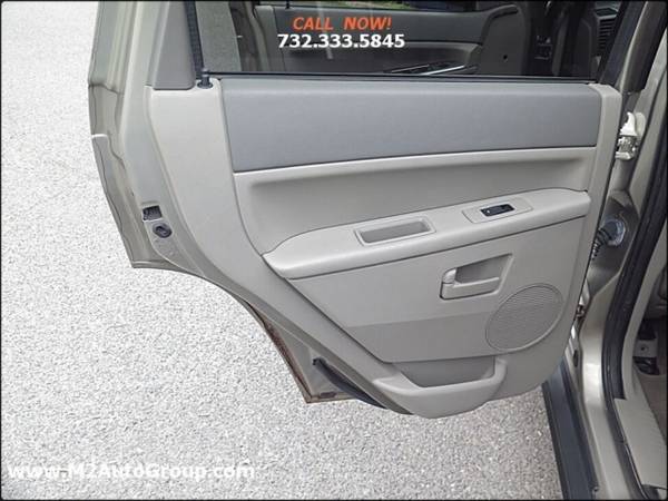 2006 Jeep Grand Cherokee Laredo 4dr SUV 4WD w/Front Side Airbags for sale in East Brunswick, NY – photo 17
