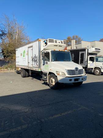 2008 hino 268 24 foot refrigerated box for sale - cars & trucks - by... for sale in Brooklyn, NY – photo 2