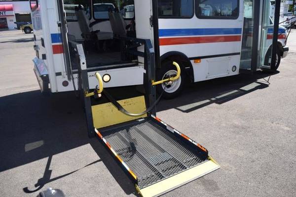 2006 Chevrolet Express 3500 SHUTTLE BUS - Wheelchair Ramp, AC for sale in Springfield, OR – photo 16