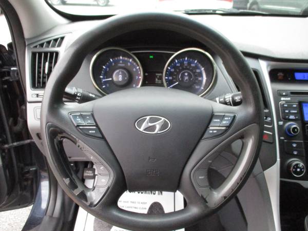 2011 HYUNDAI SONATA 4 CYLINDER TRADE-IN SPECIAL! - cars & trucks -... for sale in North Providence, RI – photo 12