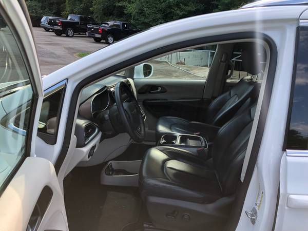 2018 Chrysler Pacifica Touring-L mini-van White for sale in Pittsboro, NC – photo 9