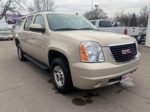 ★★★ 2012 GMC Yukon XL 2500 / 4x4 / 6.0L V8! ★★★ - cars & trucks - by... for sale in Grand Forks, ND – photo 4