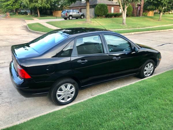 2007 Ford Focus ZX4, great on gas, low miles +cold Air! for sale in Owasso, OK – photo 3