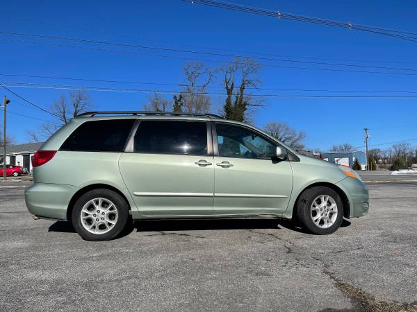 2006 Toyota Sienna XLE - - by dealer - vehicle for sale in Salem, VA – photo 3