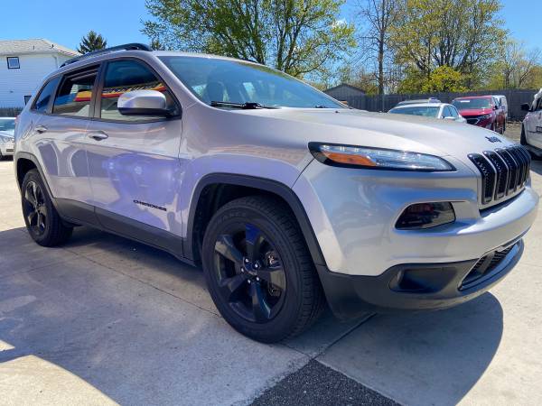 2018 Jeep Cherokee 4x4 - - by dealer - vehicle for sale in Spring Brook, NY – photo 4