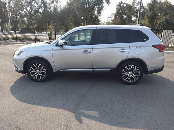 2018 Mitsubishi Outlander 4x4 4WD SUV - cars & trucks - by dealer -... for sale in Redding, CA – photo 5