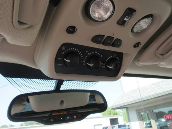 2005 GMC Yukon Denali XL AWD - Auto/Leather/Roof/Wheels/DVD - SALE!!... for sale in Des Moines, IA – photo 18