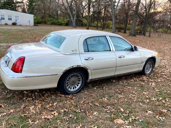 2002 Lincoln Town Car Cartier - cars & trucks - by owner - vehicle... for sale in South Bend, IN – photo 2