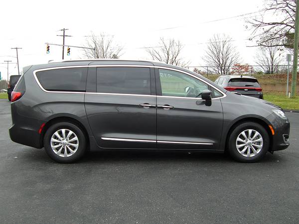 ► 2018 CHRYSLER PACIFICA TOURING L with REMAINING FACTORY WARRANTY -... for sale in Feeding Hills, MA – photo 6