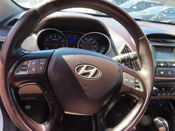 2015 Hyundai Tucson SE - SUV - - by dealer - vehicle for sale in Cincinnati, OH – photo 14