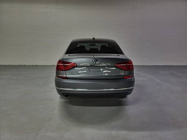 2016 Volkswagen Passat SE 1.8t LOADED - cars & trucks - by dealer -... for sale in Northbrook, IL – photo 4
