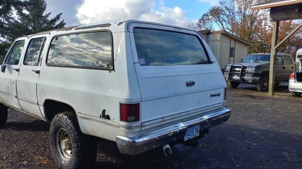 1987 3/4 ton SUBURBAN 4X4 - cars & trucks - by owner - vehicle... for sale in Carlton, OR – photo 3