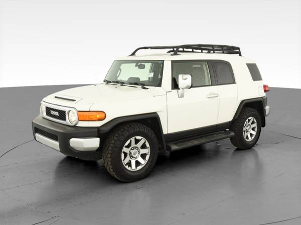 2014 Toyota FJ Cruiser Sport Utility 2D suv White - FINANCE ONLINE -... for sale in Brooklyn, NY – photo 3