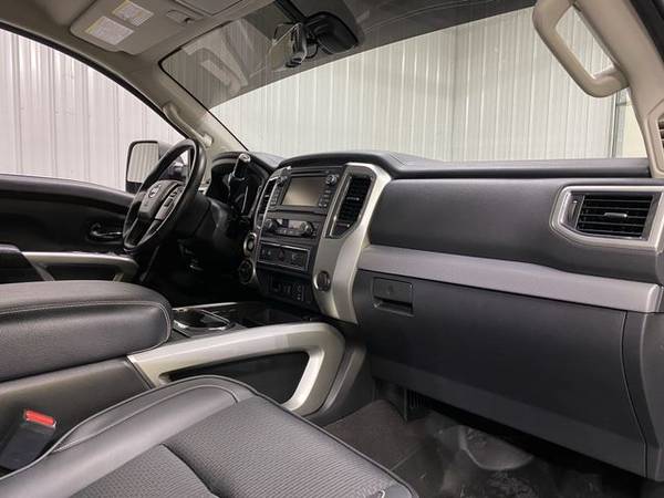 2017 Nissan TITAN XD Crew Cab - Small Town & Family Owned! Excellent for sale in Wahoo, NE – photo 10