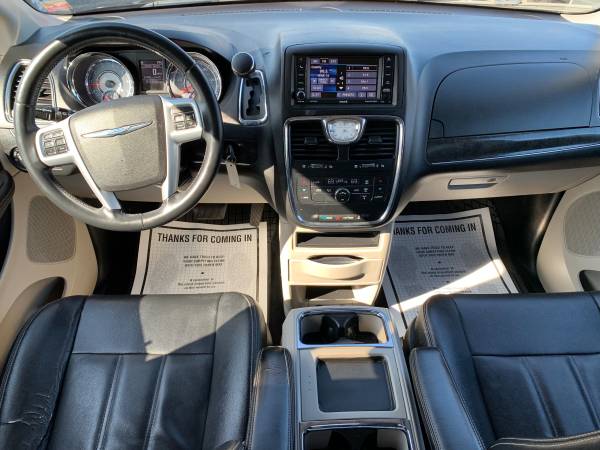 2014 Chrysler Town and Country Touring Edition, WARRANTY/FINANCE AVAIL for sale in Kenosha, WI – photo 9