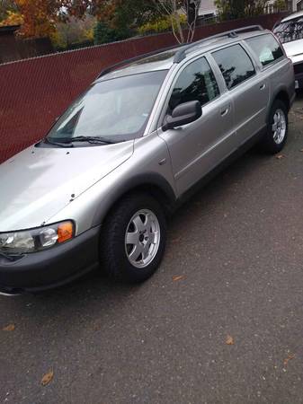 2004 AWD Volvo xc 70 clean car fax report and title for sale in Happy valley, OR – photo 6