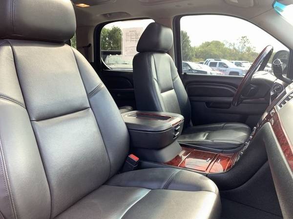 2013 Cadillac Escalade Premium AWD Navi Tv/DVD Sunroof Cln Carfax We F for sale in Canton, OH – photo 16