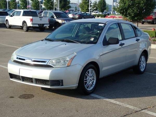 2009 Ford Focus sedan SE (Brilliant Silver Clearcoat for sale in Sterling Heights, MI – photo 4