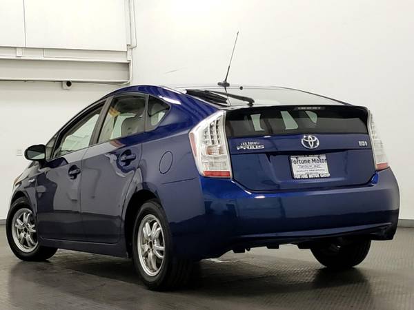 2011 Toyota Prius 5dr HB Three Touring (Natl) - cars & for sale in WAUKEGAN, IL – photo 3