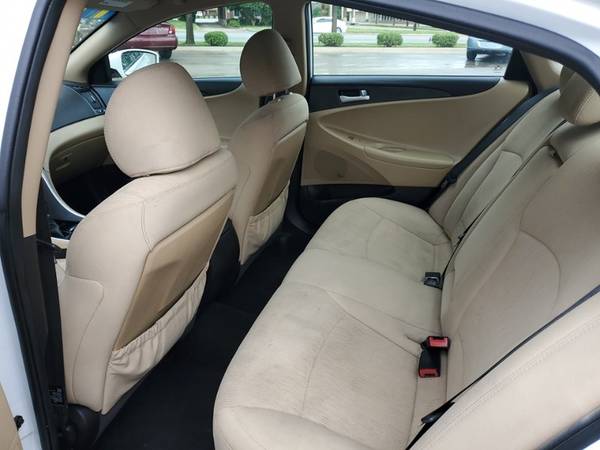 2011 HYUNDAI SONATA!! WE TAKE TRADES!! no credit needed!! for sale in Fayetteville, AR – photo 9