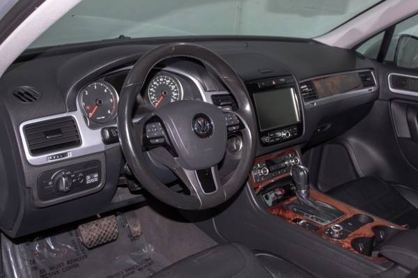 2012 Volkswagen Touareg Lux - - by dealer - vehicle for sale in Tallmadge, OH – photo 21