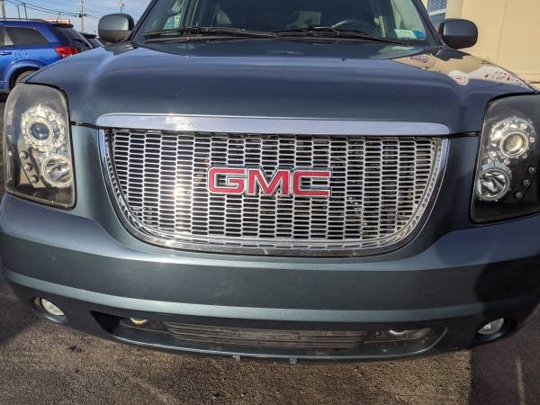 2009 GMC Yukon SLT third row seating - cars & trucks - by owner -... for sale in Brewerton, NY – photo 3