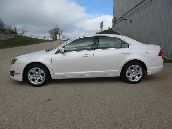 2010 Ford Fusion SE *40,000 MILES* - cars & trucks - by dealer -... for sale in Dubuque, IA – photo 7