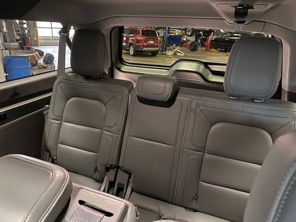 2018 Lincoln Navigator 4WD 4dr Select - - by dealer for sale in Coopersville, MI – photo 14