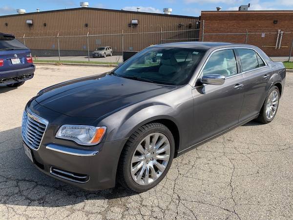 2014 Chrysler 300 Sedan - cars & trucks - by owner - vehicle... for sale in milwaukee, WI – photo 2