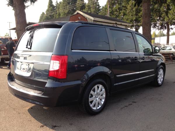 👼 2014 Chrysler Town and Country, $190 per month! 👼 - cars & trucks... for sale in Eugene, OR – photo 2