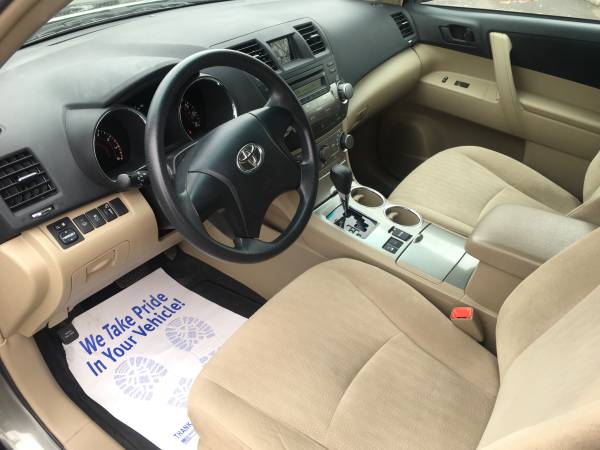 2011 Toyota Highlander SE 4WD WINTERS HERE! 6 Cylinder 3RD Row... for sale in Watertown, NY – photo 9
