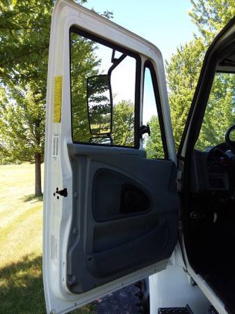 45' 2005 International 4400 Bucket Boom Lift Truck Fiber Body for sale in Hampshire, OH – photo 22